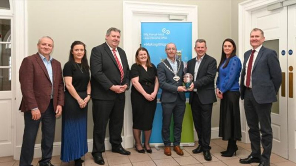 Business professionals at corporate award ceremony presentation event
